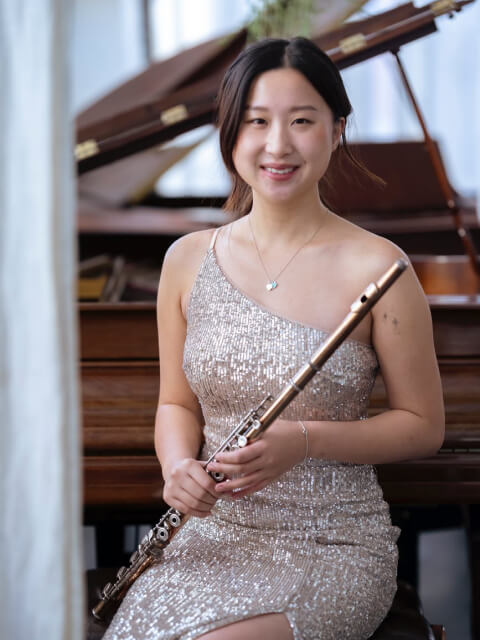 Trang chủ Musician Template Home Bio Img